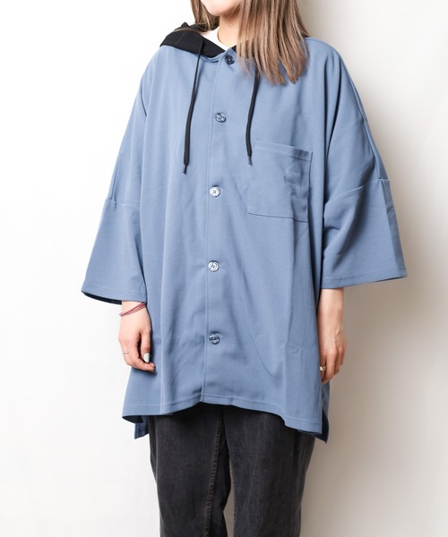 Bling Leads（ブリングリーズ）の「/Bling leads/梨地フードポンチョ配色半袖シャツ（シャツ/ブラウス・レディース・ブラック/グレイッシュベージュ/ブラウン/グレイッシュブルー・LARGE/MEDIUM）」の9枚目の写真