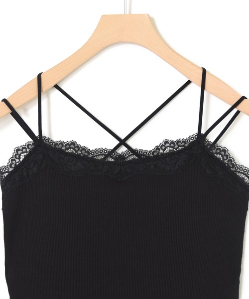 w closet（ダブルクローゼット）の「カップ付きレースVネックキャミソール（キャミソール・レディース・モカ/ピンク系その他/オフホワイト/ブラック・FREE）」の6枚目の写真