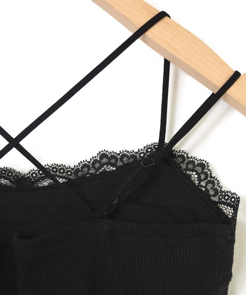 w closet（ダブルクローゼット）の「カップ付きレースVネックキャミソール（キャミソール・レディース・モカ/ピンク系その他/オフホワイト/ブラック・FREE）」の7枚目の写真