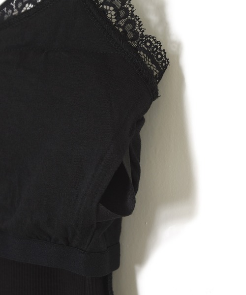 w closet（ダブルクローゼット）の「カップ付きレースVネックキャミソール（キャミソール・レディース・モカ/ピンク系その他/オフホワイト/ブラック・FREE）」の9枚目の写真