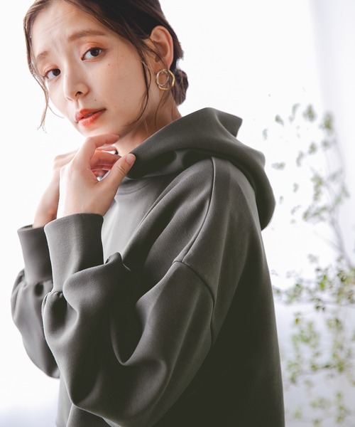 mysty woman（ミスティウーマン）の「【天然アロマサシェ付き】ショートダンボールフーディ 235303（パーカー・レディース・オフホワイト/ライトグリーン/モカ/チャコール・FREE）」の5枚目の写真