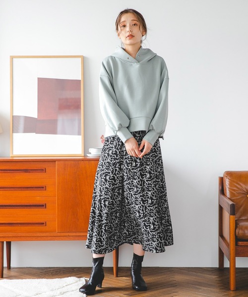 mysty woman（ミスティウーマン）の「【天然アロマサシェ付き】ショートダンボールフーディ 235303（パーカー・レディース・オフホワイト/ライトグリーン/モカ/チャコール・FREE）」の21枚目の写真