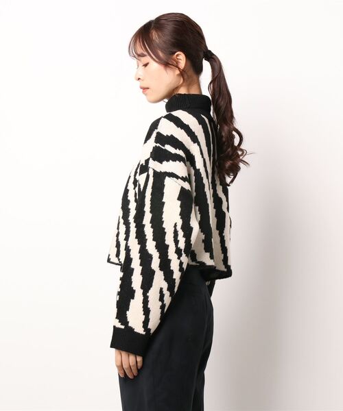 RASVOA（ラスボア）の「ゼブラジャガードクロップドニット（ニット/セーター・レディース・アイボリー/モカ/ベージュ・FREE）」の4枚目の写真