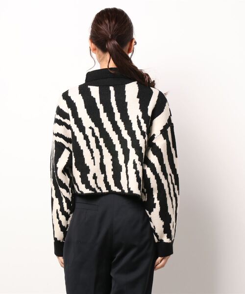 RASVOA（ラスボア）の「ゼブラジャガードクロップドニット（ニット/セーター・レディース・アイボリー/モカ/ベージュ・FREE）」の5枚目の写真