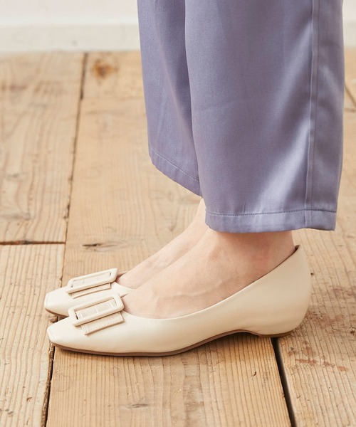 menue(メヌエ)の「アニマルバックル×スクエアトゥパンプス(パンプス・レディース・グレイッシュベージュ/ベージュ/ブラック/アイボリー・23.0cm/23.5cm/24.0cm/24.5cm/25.0cm/21.5cm/22.0cm/22.5cm/25.5cm)」の14枚目の写真