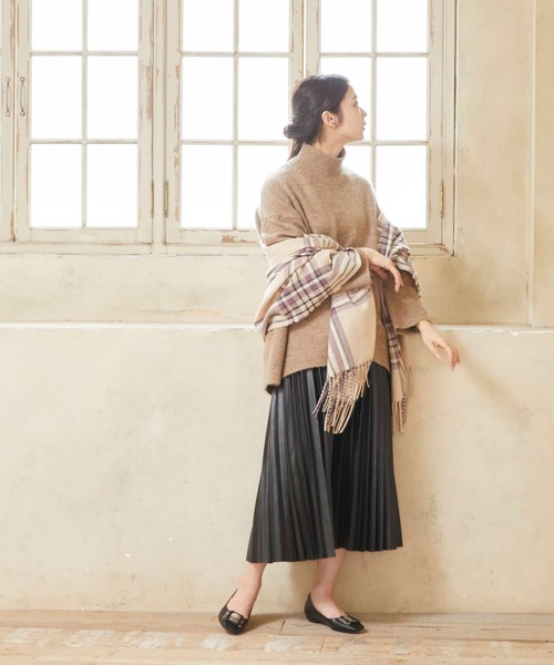 menue(メヌエ)の「アニマルバックル×スクエアトゥパンプス(パンプス・レディース・グレイッシュベージュ/ベージュ/ブラック/アイボリー・23.0cm/23.5cm/24.0cm/24.5cm/25.0cm/21.5cm/22.0cm/22.5cm/25.5cm)」の12枚目の写真