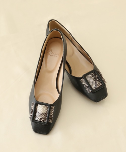 menue(メヌエ)の「アニマルバックル×スクエアトゥパンプス(パンプス・レディース・グレイッシュベージュ/ベージュ/ブラック/アイボリー・23.0cm/23.5cm/24.0cm/24.5cm/25.0cm/21.5cm/22.0cm/22.5cm/25.5cm)」の22枚目の写真