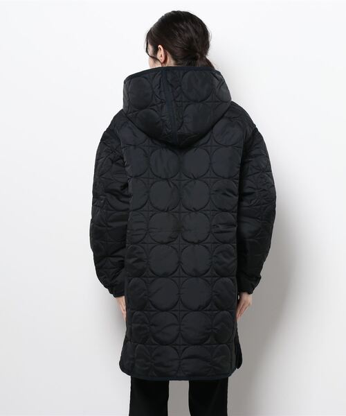 KIFFE(キッフェ)の「GEOMETRIC QUILT COAT(ミリタリージャケット・レディース・オリーブ/ブラック・3)」の4枚目の写真