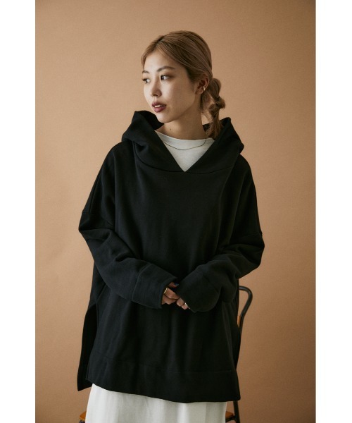 BLACK BY MOUSSY（ブラックバイマウジー）の「side slit pk(サイドスリットパーカー）（パーカー・レディース・ホワイト/ブラック/マジェンタ/キャメル・FREE）」の3枚目の写真