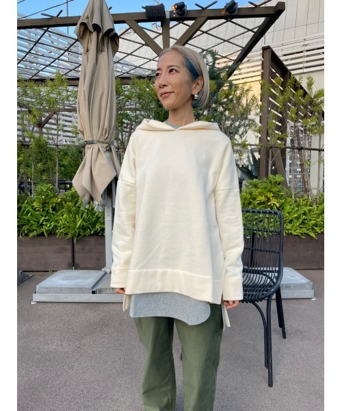 BLACK BY MOUSSY（ブラックバイマウジー）の「side slit pk(サイドスリットパーカー）（パーカー・レディース・ホワイト/ブラック/マジェンタ/キャメル・FREE）」の17枚目の写真