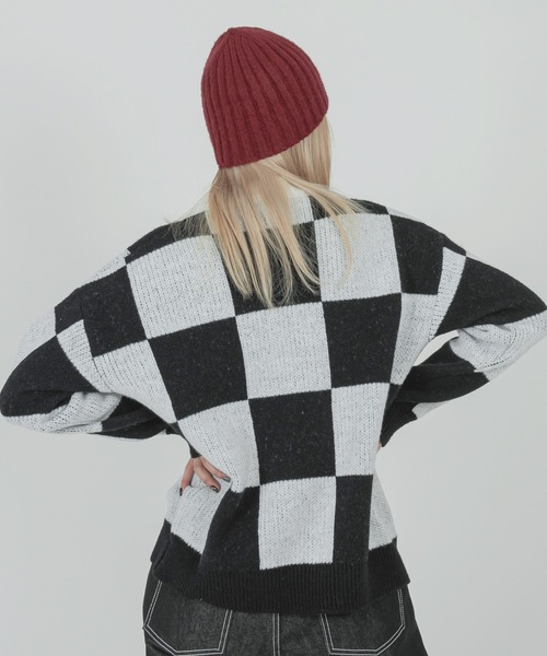 FOLLOWIN(フォロウィン)の「【UNISEX】チェッカーボードウールニット(ニット/セーター・レディース・ブラック・FREE)」の3枚目の写真