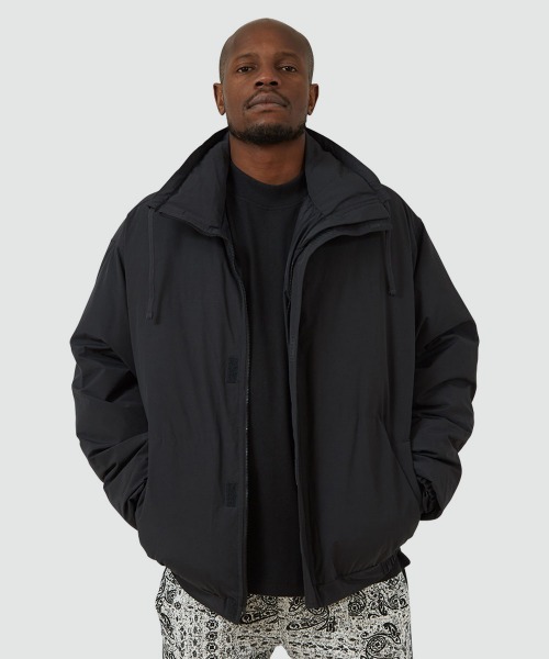 FOG ESSENTIALS（エフオージーエッセンシャルズ）の「【FEAR OF GOD ESSENTIALS】PUFFER JACKET（ダウンジャケット/コート・メンズ・ブラウン/クリーム/オリーブ/ブラック・SMALL/MEDIUM/LARGE）」の6枚目の写真