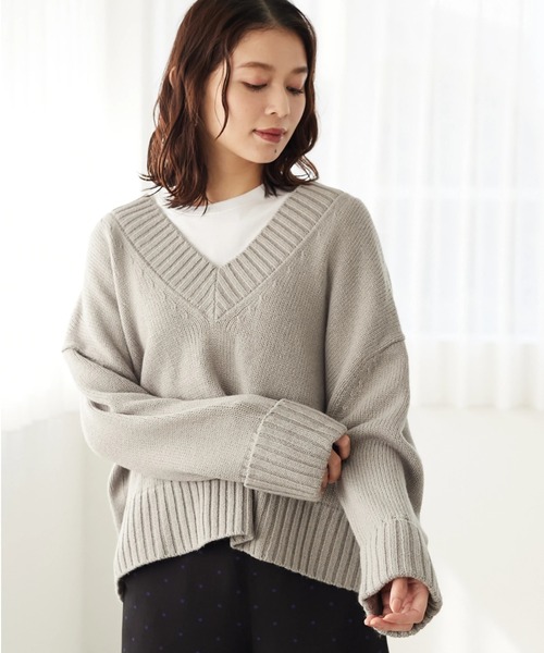 Green　Parks（グリーンパークス）の「厚みショート丈Vネックプルオーバー＊（ニット/セーター・レディース・ブルー/オレンジ/グレー/ブラック/アイボリー・FREE）」の3枚目の写真