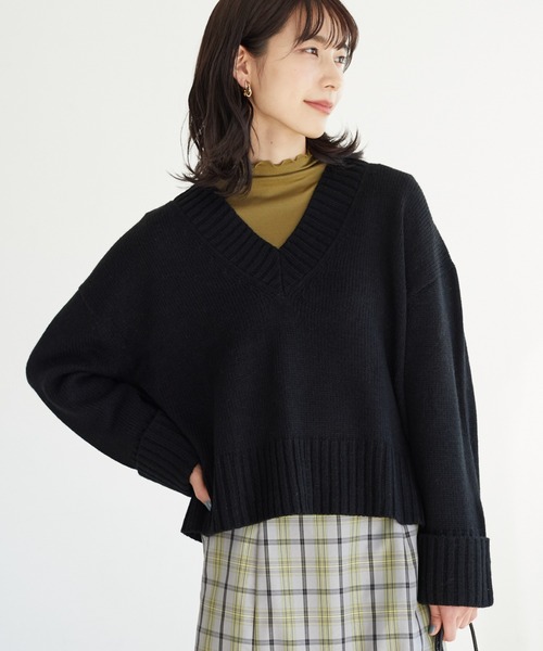 Green　Parks（グリーンパークス）の「厚みショート丈Vネックプルオーバー＊（ニット/セーター・レディース・ブルー/オレンジ/グレー/ブラック/アイボリー・FREE）」の2枚目の写真