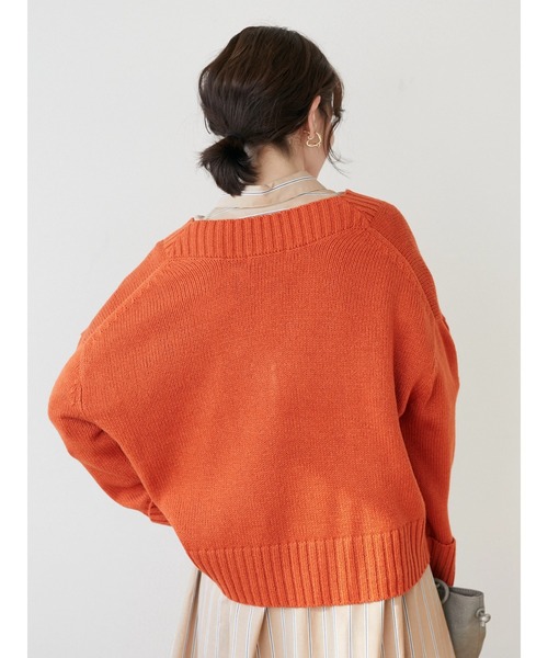 Green　Parks（グリーンパークス）の「厚みショート丈Vネックプルオーバー＊（ニット/セーター・レディース・ブルー/オレンジ/グレー/ブラック/アイボリー・FREE）」の9枚目の写真