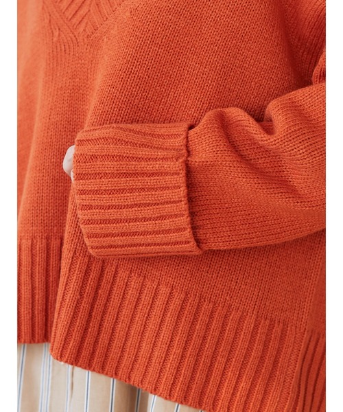 Green　Parks（グリーンパークス）の「厚みショート丈Vネックプルオーバー＊（ニット/セーター・レディース・ブルー/オレンジ/グレー/ブラック/アイボリー・FREE）」の14枚目の写真