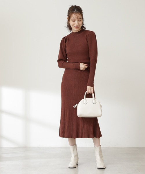 N.（N. Natural Beauty Basic）（エヌエヌナチュラルビューティーベーシック）の「◆ボトルネックパワーショルダーニットセットアップ（ワンピース・レディース・モカ/グリーン/クリーム・MEDIUM）」の4枚目の写真