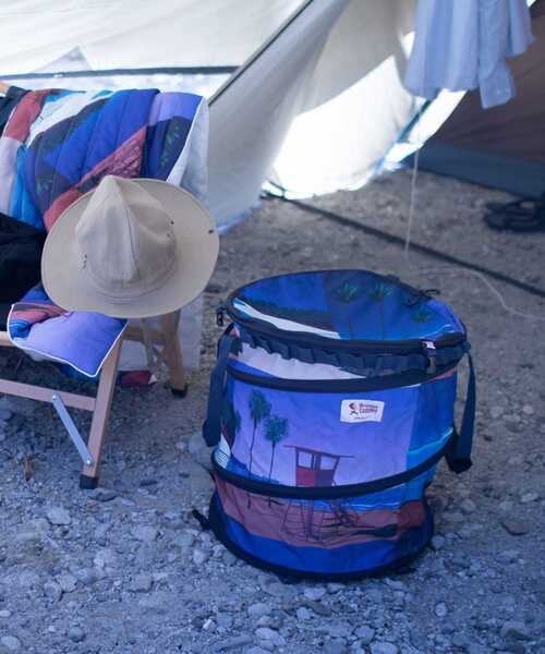 MEN'S MELROSE（メンズメルローズ）の「Oregonian Camper 別注   HIROSHI NAGAI  Ｃollaboration トラッシュボックス（アウトドアグッズ・メンズ・ブルー系その他・9）」の7枚目の写真