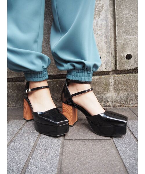 EVRIS（エヴリス）の「ダブルストラップウッドヒールシューズ（パンプス・レディース・グリーン/ブラック・LARGE/SMALL/MEDIUM）」の21枚目の写真