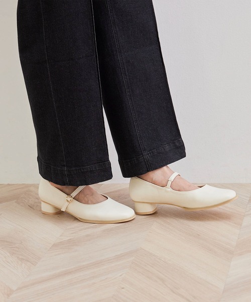 ROPE' PICNIC（ロペピクニック）の「ラウンドヒールメリージェーンパンプス（パンプス・レディース・ブラック/キナリ/シルバー・23.0cm/23.5cm/24.0cm/24.5cm）」の16枚目の写真