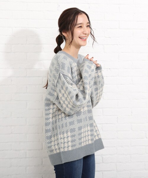 SHOO・LA・RUE（シューラルー）の「◆ふわふわ素材が可愛い！チェック柄ゆったりニット（ニット/セーター・レディース・ホワイト系その他2/サックスブルー系1/ブラック系1・00）」の3枚目の写真
