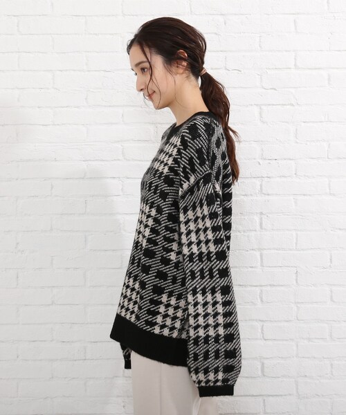SHOO・LA・RUE（シューラルー）の「◆ふわふわ素材が可愛い！チェック柄ゆったりニット（ニット/セーター・レディース・ホワイト系その他2/サックスブルー系1/ブラック系1・00）」の7枚目の写真