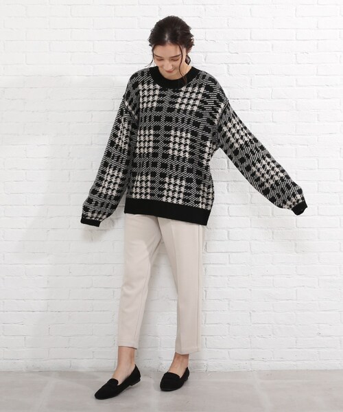 SHOO・LA・RUE（シューラルー）の「◆ふわふわ素材が可愛い！チェック柄ゆったりニット（ニット/セーター・レディース・ホワイト系その他2/サックスブルー系1/ブラック系1・00）」の18枚目の写真