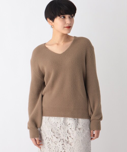 AG by aquagirl(エージーバイアクアガール)の「◆ミニナイロンフェザーVネックニット【WEB限定サイズ】(ニット/セーター・レディース・オフホワイト/ブラウン系/ダークグリーン/グレー・40/38/36)」の3枚目の写真