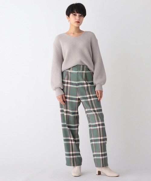 AG by aquagirl(エージーバイアクアガール)の「◆ミニナイロンフェザーVネックニット【WEB限定サイズ】(ニット/セーター・レディース・オフホワイト/ブラウン系/ダークグリーン/グレー・40/38/36)」の6枚目の写真