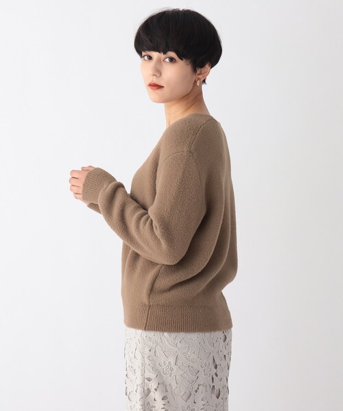 AG by aquagirl(エージーバイアクアガール)の「◆ミニナイロンフェザーVネックニット【WEB限定サイズ】(ニット/セーター・レディース・オフホワイト/ブラウン系/ダークグリーン/グレー・40/38/36)」の8枚目の写真