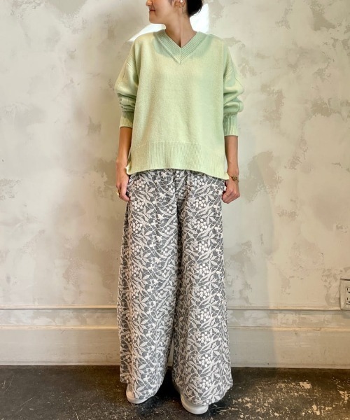 BEARDSLEY（ビアズリー）の「Vネックニット（ニット/セーター・レディース・ピンク/グリーン・FREE）」の2枚目の写真