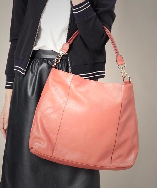 ROSE BUD COUPLES (ローズ バッド カップルズ)の「R-1945 FRONT ZIP PKT LARGE SQUARE BAG(ショルダーバッグ・レディース・ブラック/オレンジ/グリーン・ONE SIZE)」の1枚目の写真