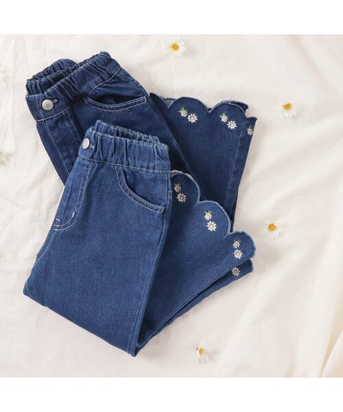 apres les cours（アプレレクール）の「WEB限定 裾刺繍スカラップデニムパンツ（デニムパンツ・キッズ・ネイビー/ブルー・90/100/110/120/130/140）」の8枚目の写真
