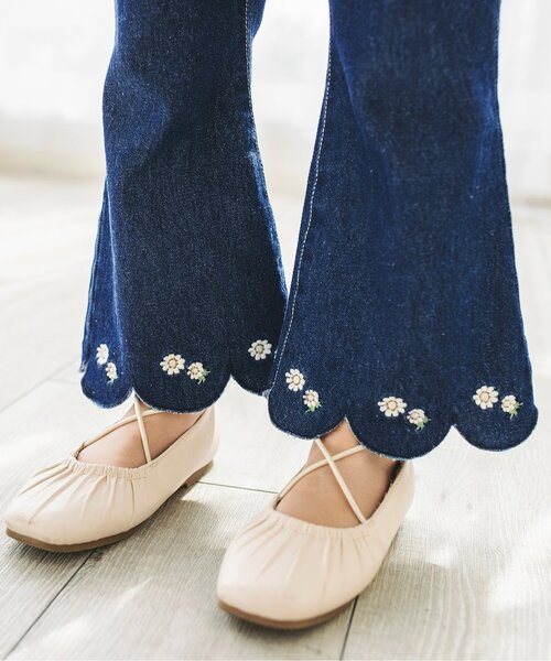 apres les cours（アプレレクール）の「WEB限定 裾刺繍スカラップデニムパンツ（デニムパンツ・キッズ・ネイビー/ブルー・90/100/110/120/130/140）」の12枚目の写真