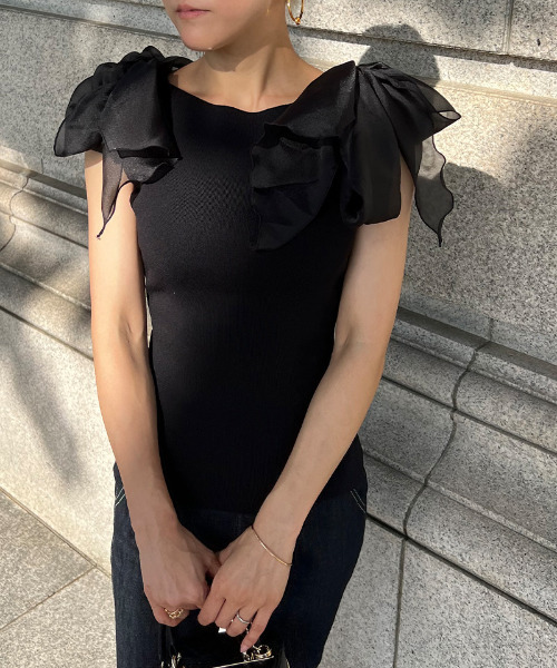 JENNE(ジェンヌ)の「リボン付き 2wayノースリーブニット(ニット/セーター・レディース・ブラック/ホワイト・SMALL/LARGE/MEDIUM)」の4枚目の写真
