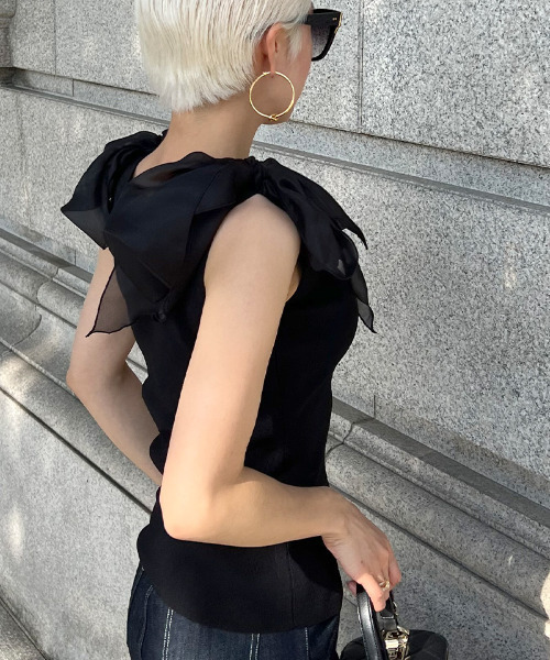 JENNE(ジェンヌ)の「リボン付き 2wayノースリーブニット(ニット/セーター・レディース・ブラック/ホワイト・SMALL/LARGE/MEDIUM)」の8枚目の写真