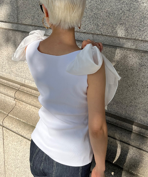 JENNE(ジェンヌ)の「リボン付き 2wayノースリーブニット(ニット/セーター・レディース・ブラック/ホワイト・SMALL/LARGE/MEDIUM)」の16枚目の写真
