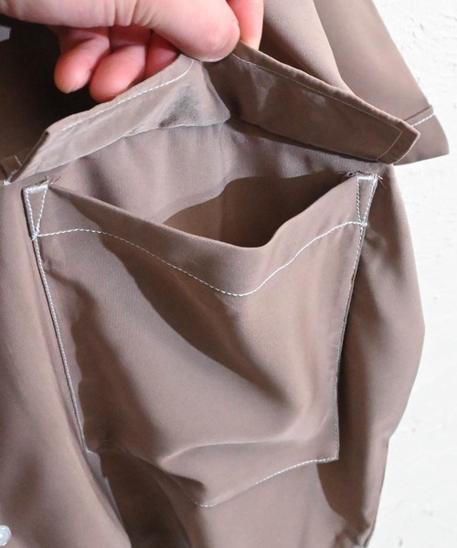 Anytime Songs（エニータイムソングス）の「ポリ無地 ビッグステッチングシャツ（シャツ/ブラウス・メンズ・ホワイト/ブラック/サックスブルー/グリーン/モカ/グレイッシュベージュ・MEDIUM/LARGE）」の9枚目の写真