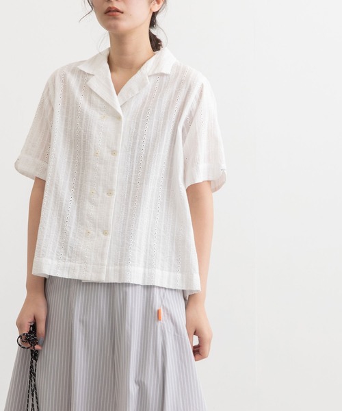 POU DOU DOU(プードゥドゥ)の「エンブロイダリー開襟シャツ(シャツ/ブラウス・レディース・ブラック/オフホワイト/グリーン・3)」の1枚目の写真