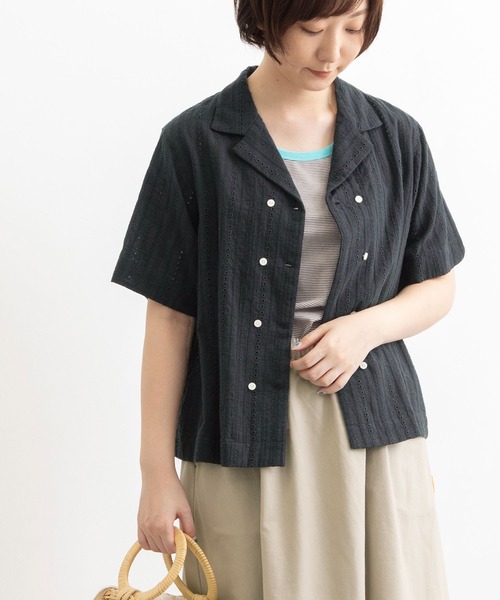 POU DOU DOU(プードゥドゥ)の「エンブロイダリー開襟シャツ(シャツ/ブラウス・レディース・ブラック/オフホワイト/グリーン・3)」の2枚目の写真