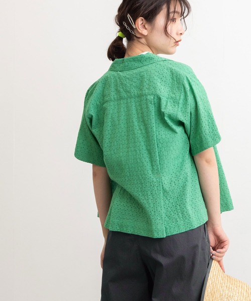 POU DOU DOU(プードゥドゥ)の「エンブロイダリー開襟シャツ(シャツ/ブラウス・レディース・ブラック/オフホワイト/グリーン・3)」の5枚目の写真