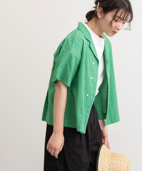 POU DOU DOU(プードゥドゥ)の「エンブロイダリー開襟シャツ(シャツ/ブラウス・レディース・ブラック/オフホワイト/グリーン・3)」の6枚目の写真