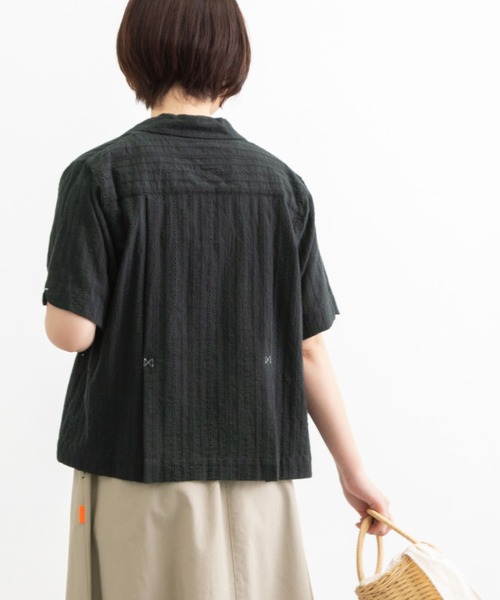 POU DOU DOU(プードゥドゥ)の「エンブロイダリー開襟シャツ(シャツ/ブラウス・レディース・ブラック/オフホワイト/グリーン・3)」の22枚目の写真