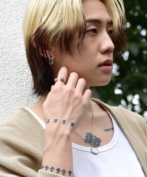 LHME（エルエイチエムイー）の「LHME プランプドロップリング/サージカルステンレス316L（金属アレルギー対応）（リング・レディース・シルバー/ゴールド・9号/11号/13号/15号）」の3枚目の写真