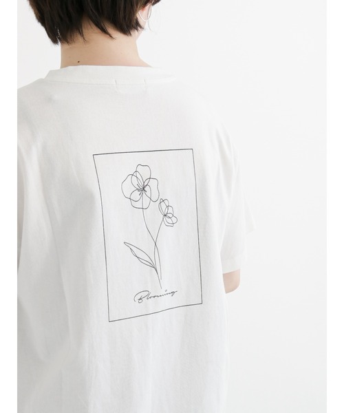 Te chichi TERRASSE（テチチテラス）の「ドローイングフラワーTシャツ（Tシャツ/カットソー・レディース・オフホワイト/ブルー/チャコール・ﾌﾘ-）」の11枚目の写真