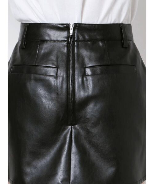 GYDA（ジェイダ）の「フェイクレザーZIPスカートライクショーパン（スカート・レディース・アイボリー/ブラック・X-SMALL/SMALL/MEDIUM）」の5枚目の写真