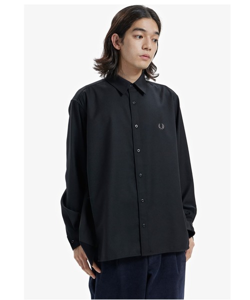 FRED PERRY（フレッドペリー）の「Mix Panneled Shirt（シャツ/ブラウス・メンズ・ブラック/ベージュ・S/L/M）」の2枚目の写真
