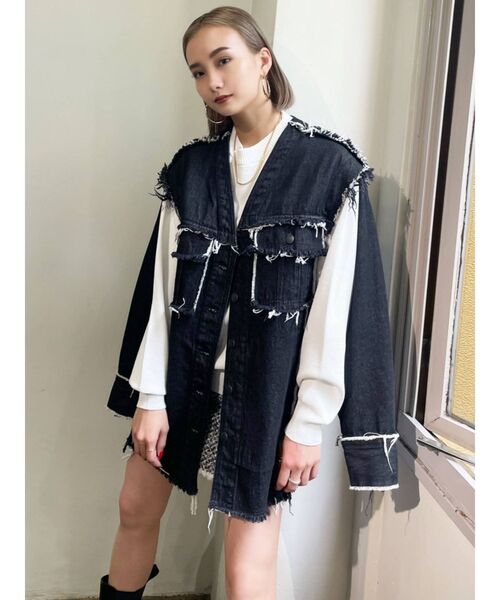 EMODA(エモダ)の「カットオフフリンジオーバーデニムジャケット(デニムジャケット・レディース・ブラック/ブルー・FREE)」の22枚目の写真