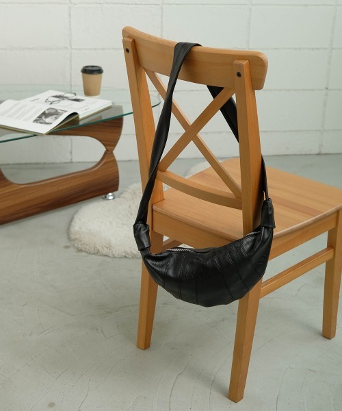 Bab（バブ）の「クロワッサンショルダーバッグ（ショルダーバッグ・レディース・ブラック/アイボリー・ONESIZE）」の17枚目の写真