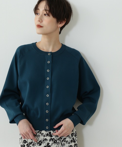 N.（N. Natural Beauty Basic）（エヌエヌナチュラルビューティーベーシック）の「【追加生産】◆ドットボタン総針フォルムカーディガン（カーディガン/ボレロ・レディース・ネイビー/ブルー/オフホワイト/ブラック/レッド・MEDIUM）」の4枚目の写真